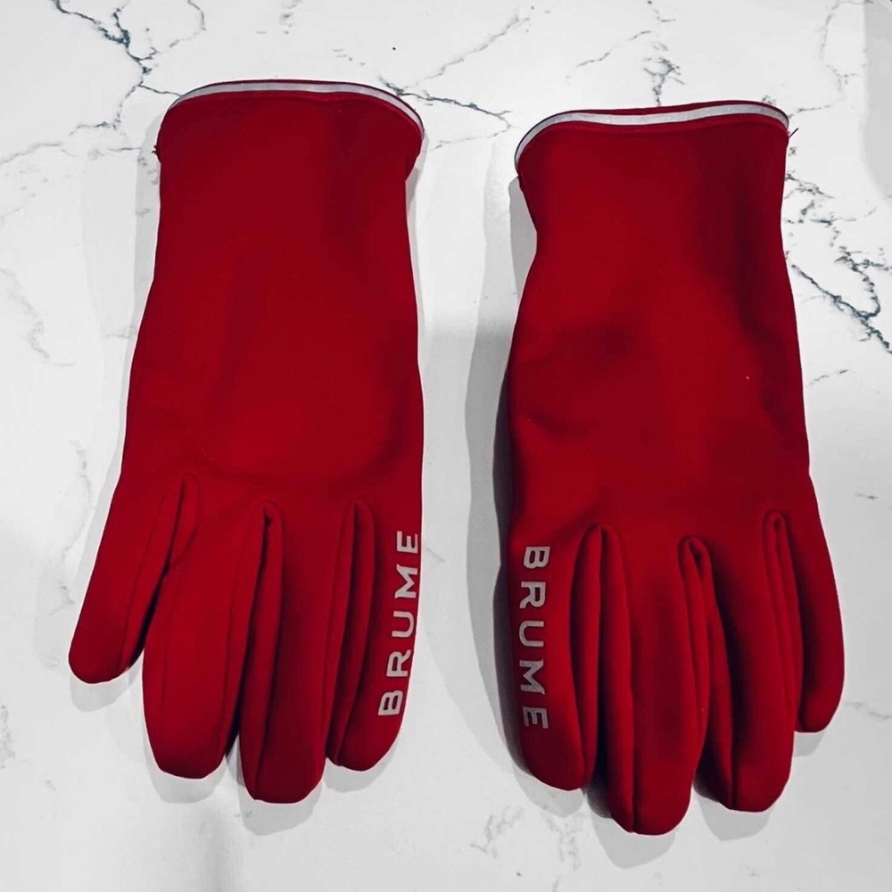 Brume Red Curling Gloves